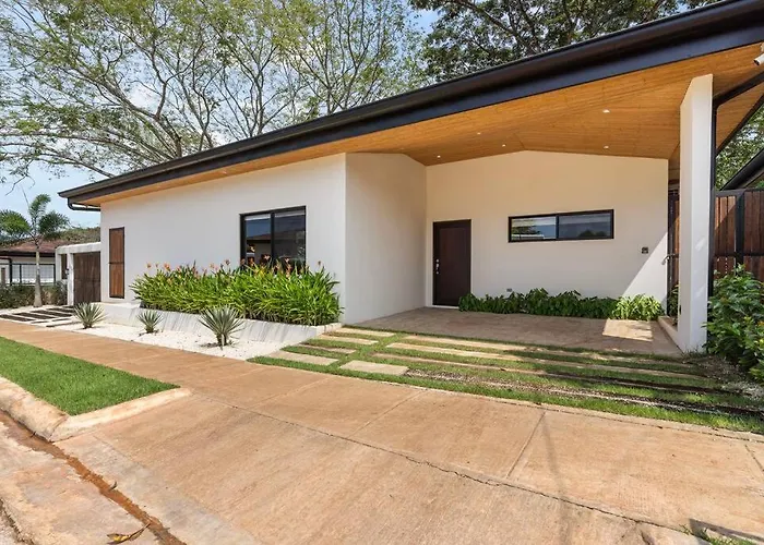 Villa Cu28 New 3 Bdrm W Pool And Guanacaste Tree *